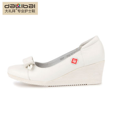 Zapatos únicos de la enfermera del alto talón de la cuña del cuero blanco del outsole